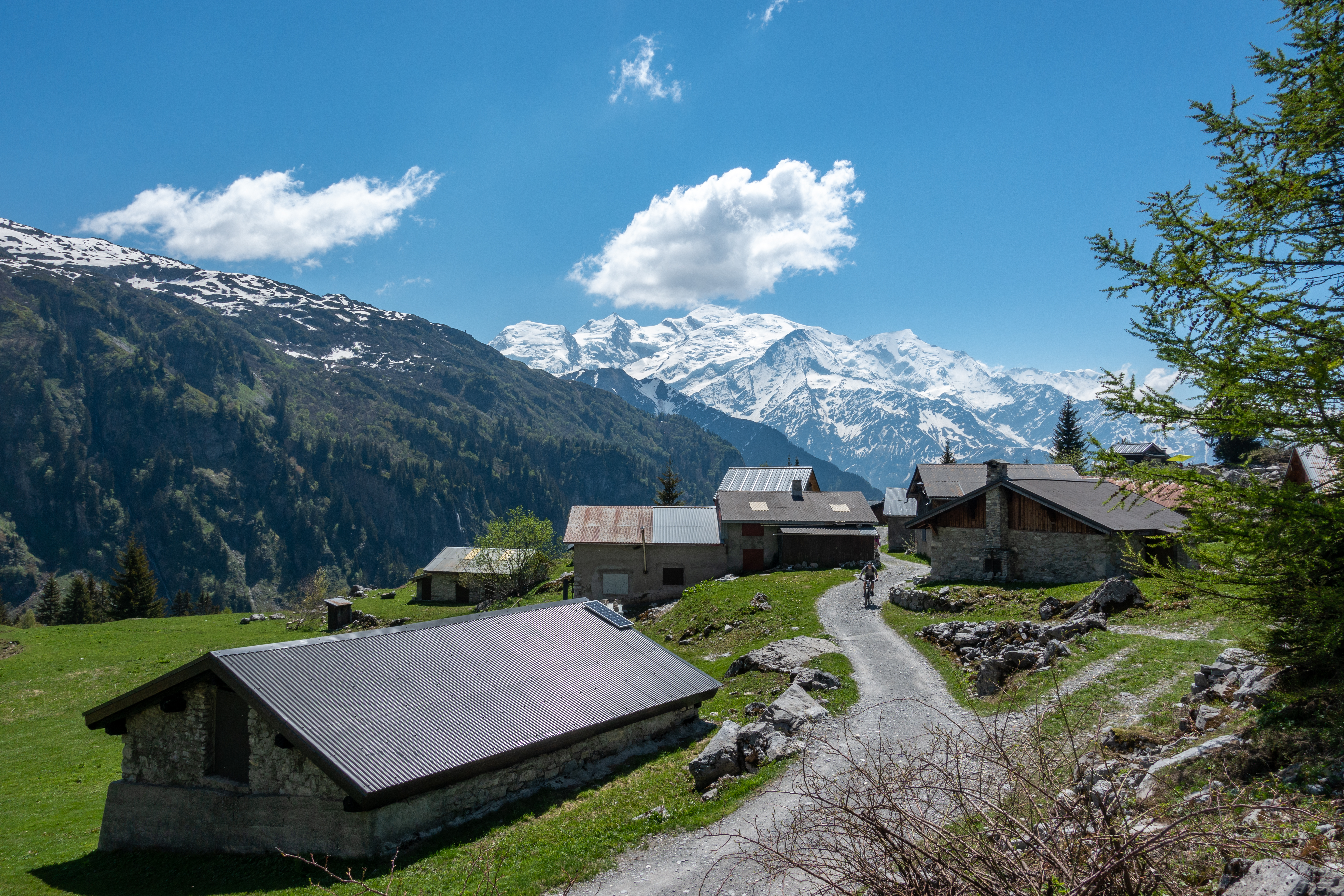 Chalets d'Ayeres by Bike